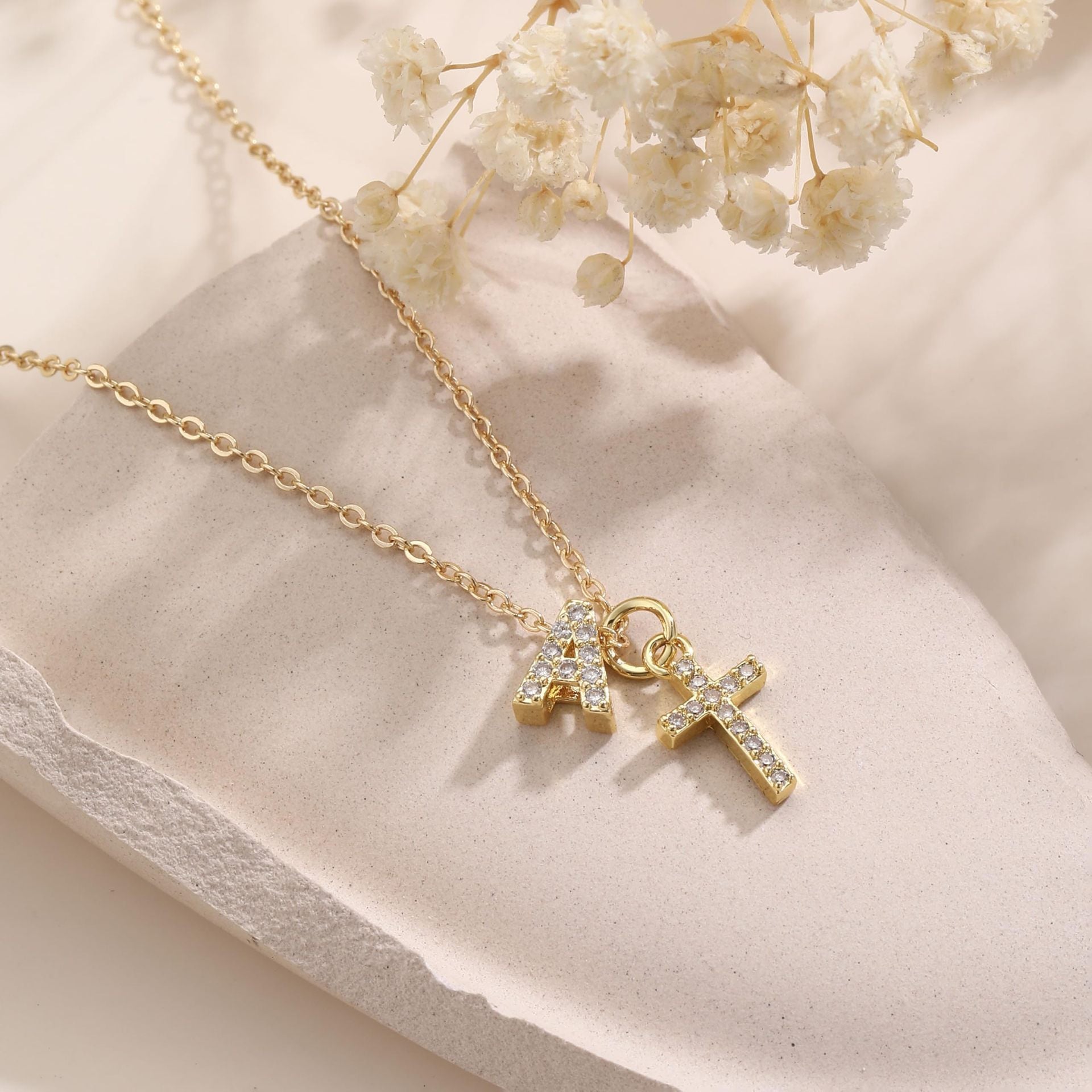 European And American Zircon Inlaid 26 Letter Necklace With Diamonds